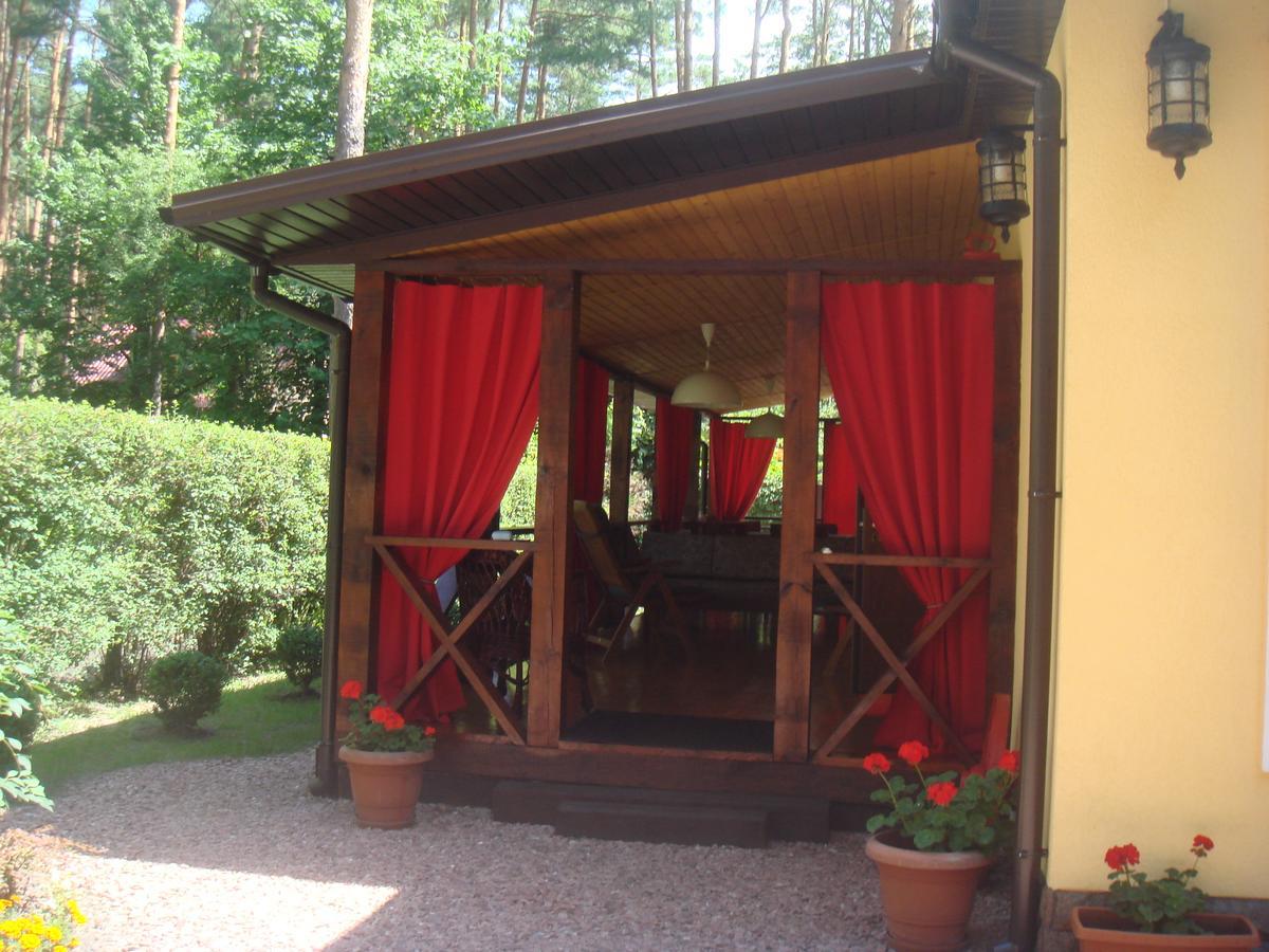 Maison d'hôtes Domik V Lesy à Lyutezh Extérieur photo