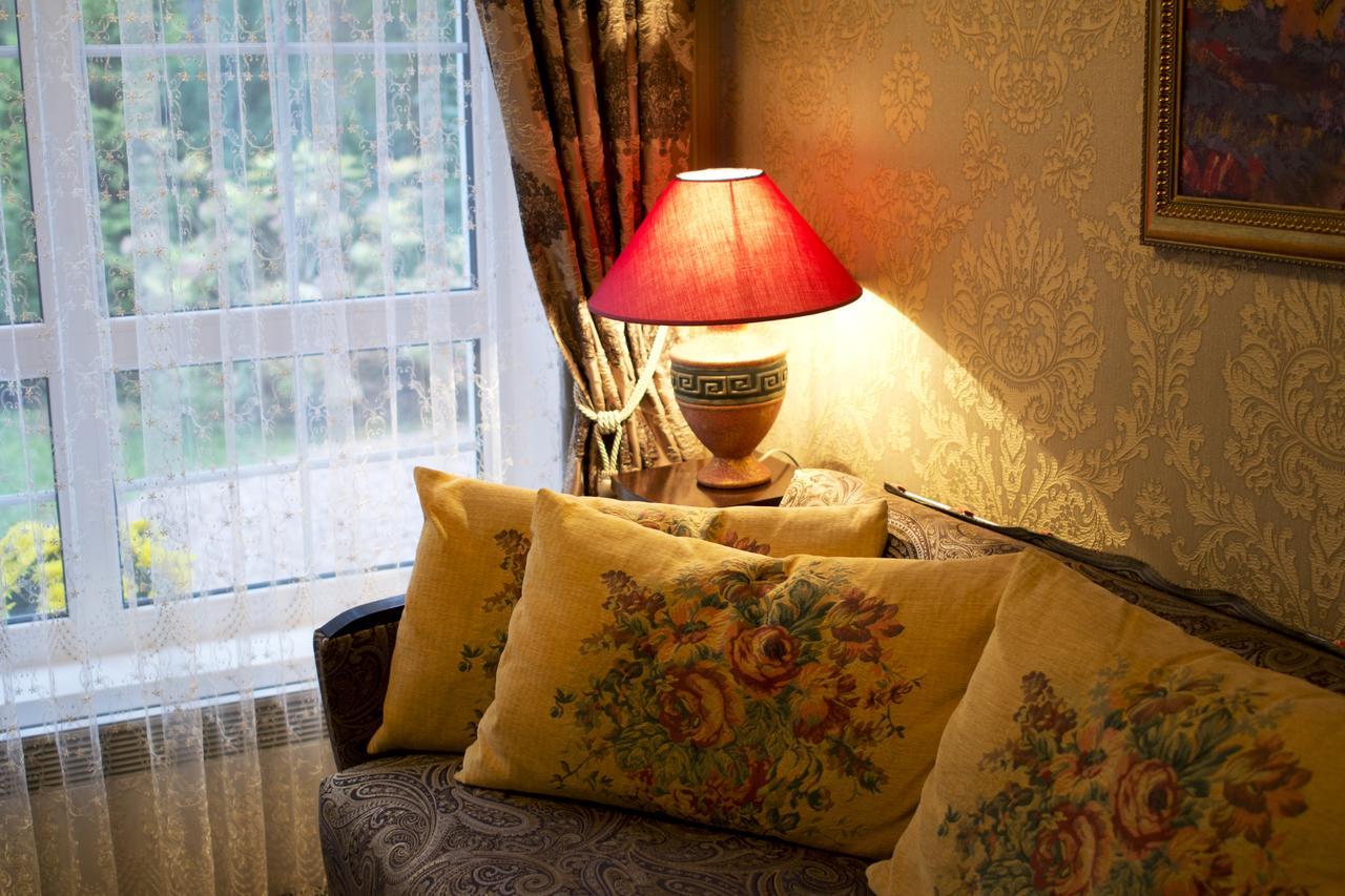 Maison d'hôtes Domik V Lesy à Lyutezh Extérieur photo