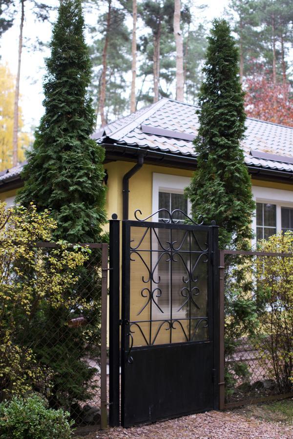 Maison d'hôtes Domik V Lesy à Lyutezh Extérieur photo
